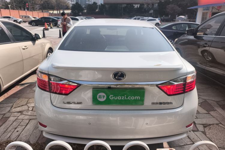 Used Lexus ES 2014 300h Elite Edition Rear