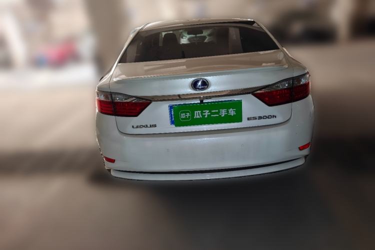 Used Lexus ES 2014 300h Elite Edition Rear