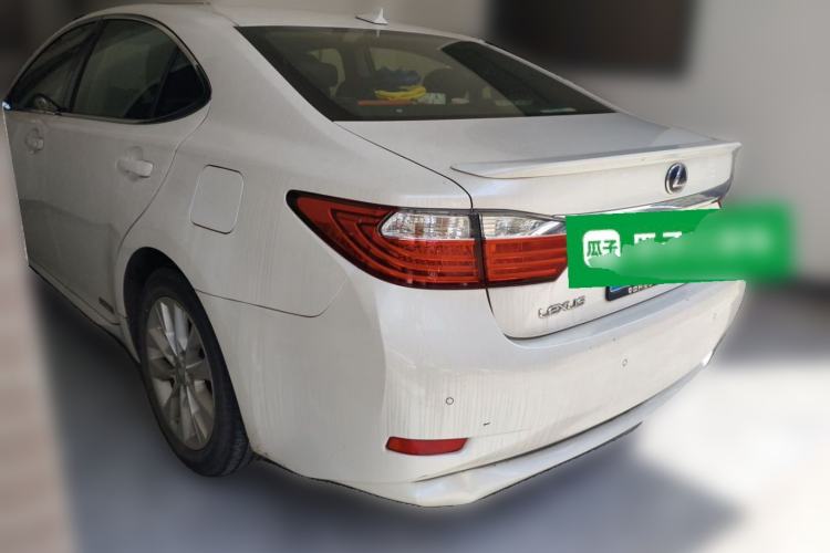 Used Lexus ES 2014 300h Luxury Edition Rear Left 45 Deg