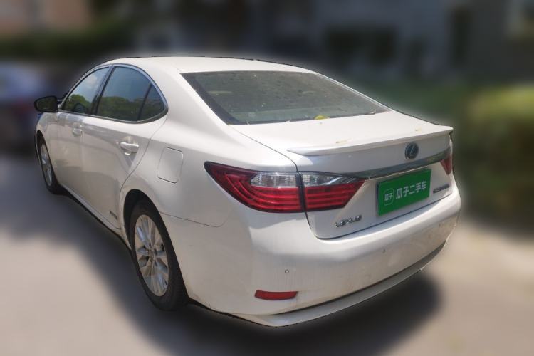 Used Lexus ES 2014 300h Elite Edition Rear Left 45 Deg