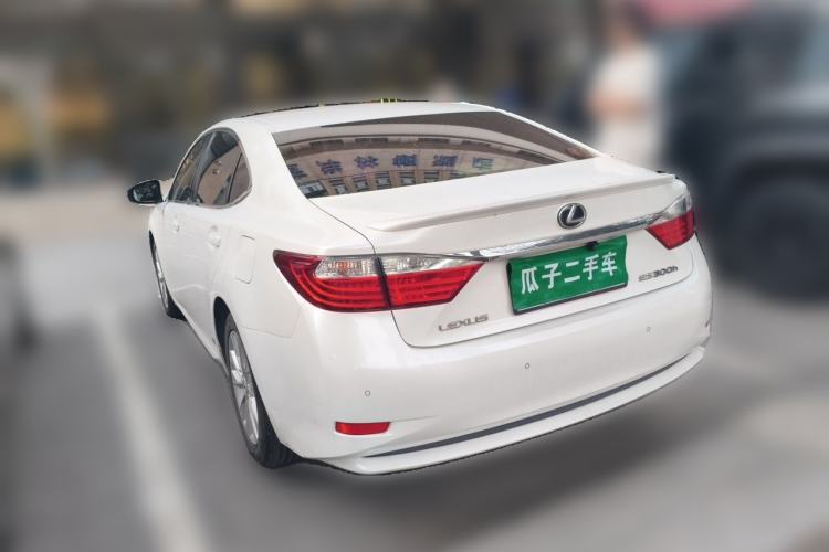 Used Lexus ES 2014 300h Elite Edition Rear Left 45 Deg