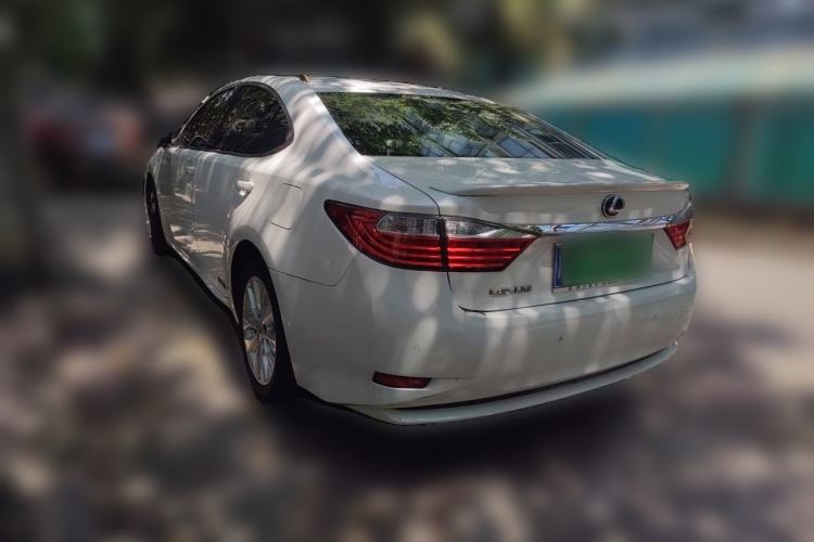 Used Lexus ES 2014 300h Elite Edition Rear Left 45 Deg