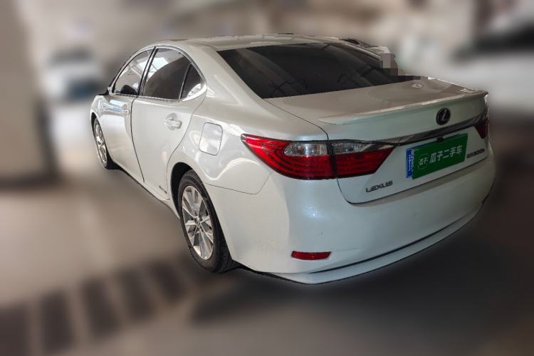 Used Lexus ES 2014 300h Elite Edition Rear Left 45 Deg