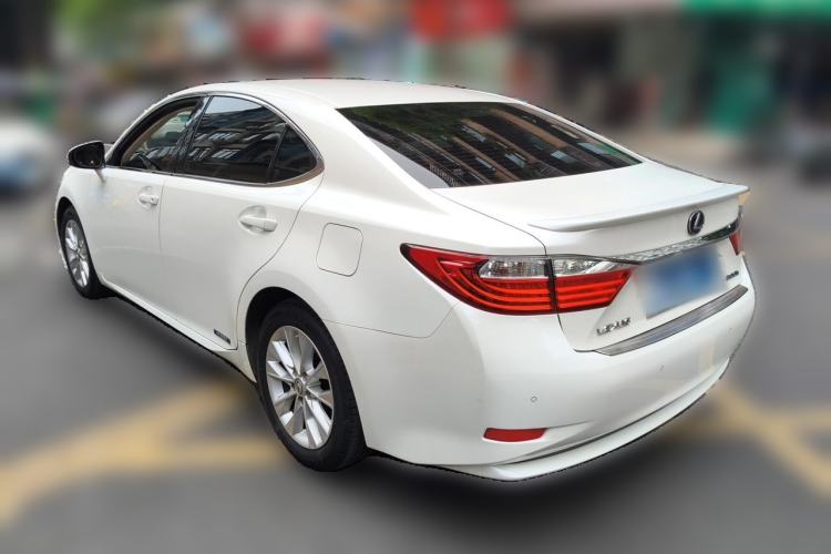 Used Lexus ES 2014 300h Elite Edition Rear Left 45 Deg
