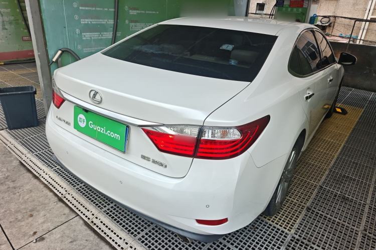Used Lexus ES 2014 250 Elite Edition Rear Right 45 Deg