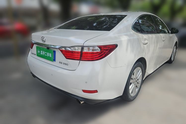 Used Lexus ES 2014 250 Elite Edition Rear Right 45 Deg