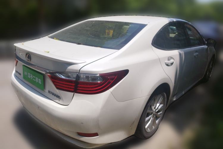 Used Lexus ES 2014 300h Elite Edition Rear Right 45 Deg