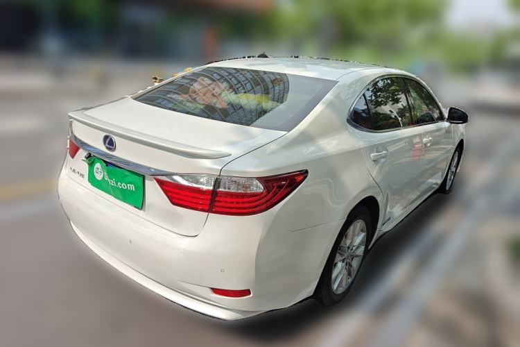 Used Lexus ES 2014 300h Comfort Edition Rear Right 45 Deg