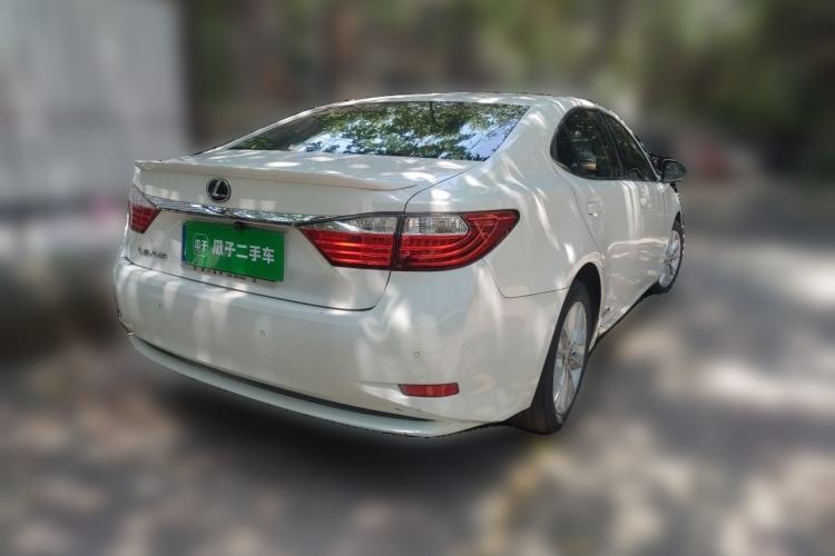 Used Lexus ES 2014 300h Elite Edition Rear Right 45 Deg