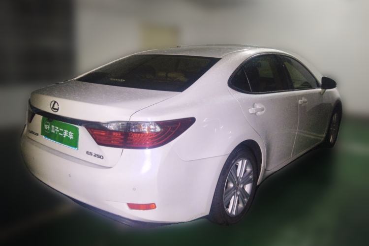 Used Lexus ES 2014 250 Elite Edition Rear Right 45 Deg