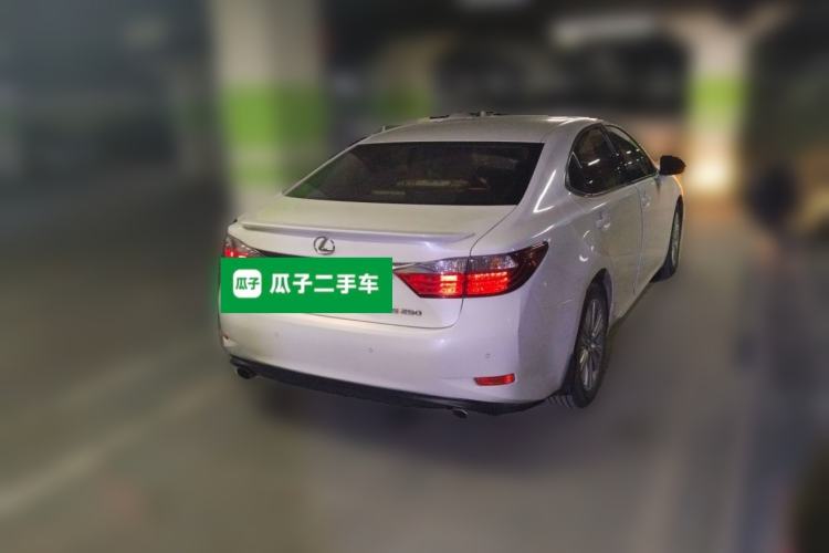 Used Lexus ES 2014 250 Elite Edition Rear Right 45 Deg
