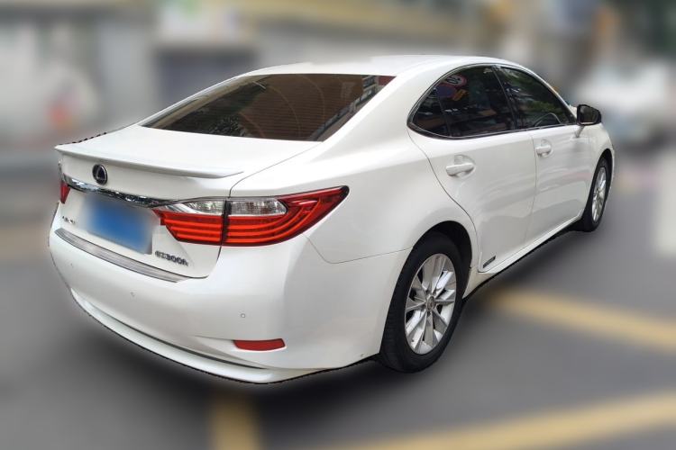 Used Lexus ES 2014 300h Elite Edition Rear Right 45 Deg