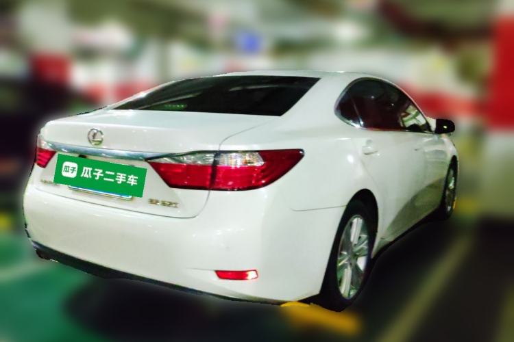 Used Lexus ES 2014 250 Elite Edition Rear Right 45 Deg
