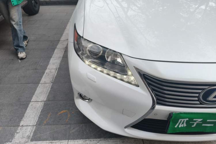 Used Lexus ES 2014 300h Elite Edition Right Front Headlight