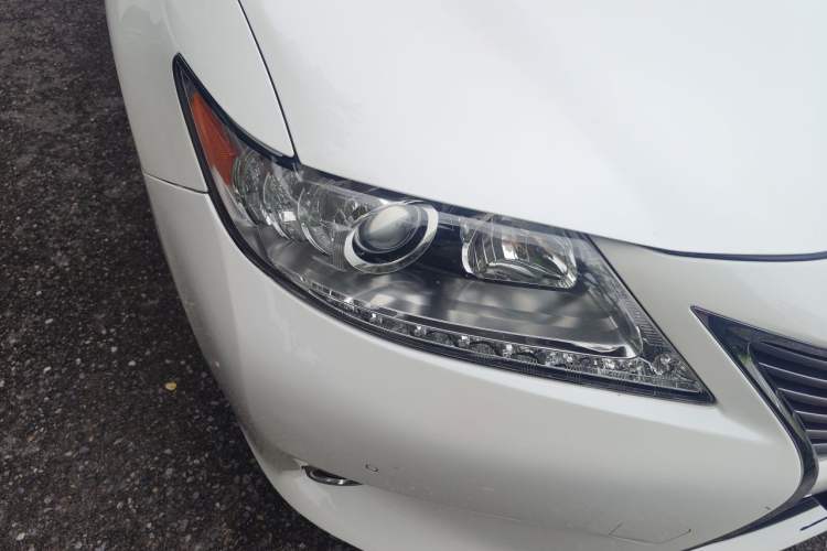 Used Lexus ES 2014 250 Elite Edition Right Front Headlight