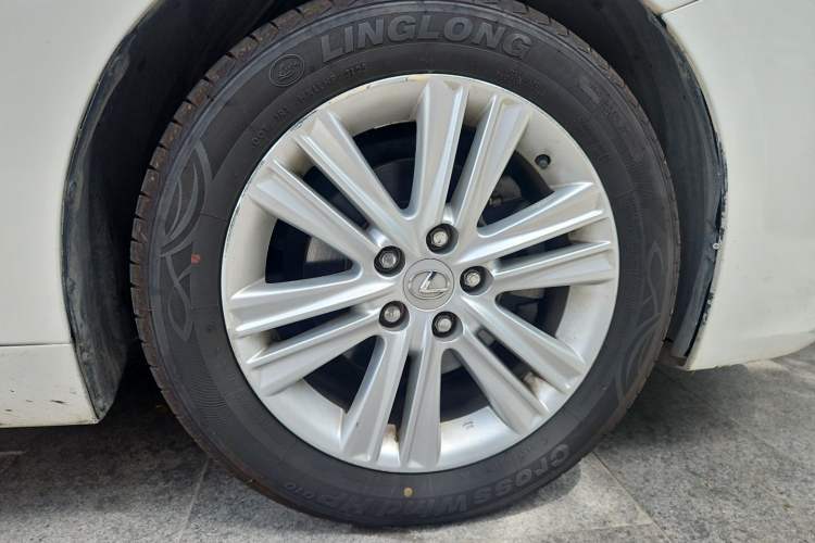 Used Lexus ES 2014 250 Elite Edition Right Front Wheel Hub