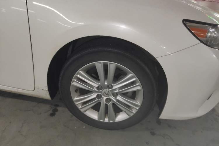 Used Lexus ES 2014 250 Elite Edition Right Front Wheel Hub
