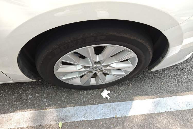 Used Lexus ES 2014 300h Comfort Edition Right Front Wheel Hub