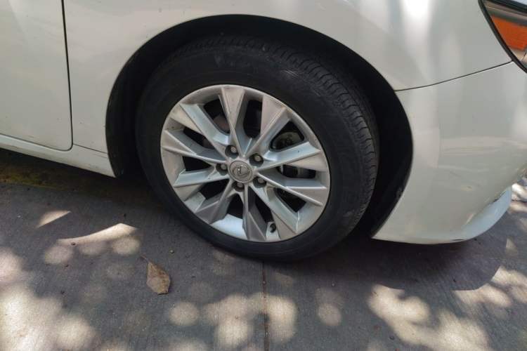 Used Lexus ES 2014 300h Elite Edition Right Front Wheel Hub