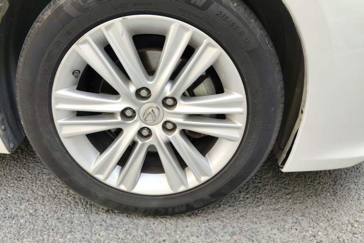 Used Lexus ES 2014 250 Elite Edition Right Front Wheel Hub