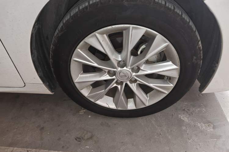 Used Lexus ES 2014 300h Elite Edition Right Front Wheel Hub