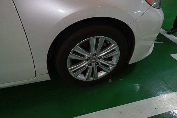 Used Lexus ES 2014 250 Elite Edition Right Front Wheel Hub