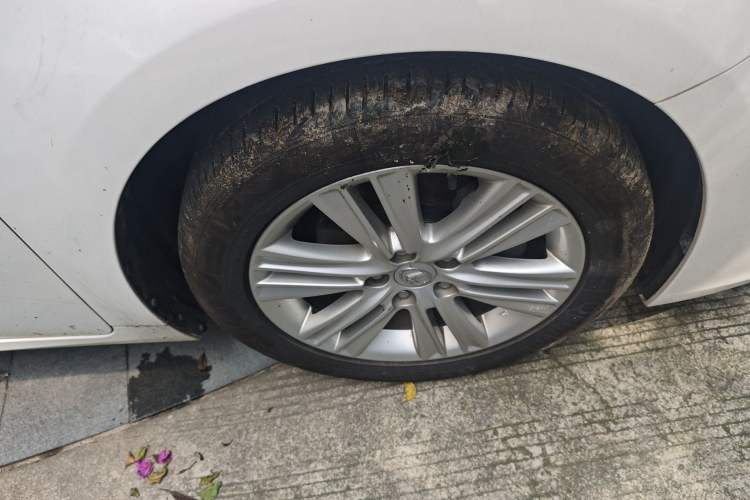 Used Lexus ES 2014 250 Elite Edition Right Front Wheel Hub