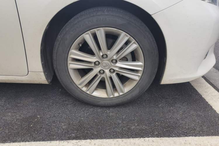 Used Lexus ES 2014 250 Elite Edition Right Front Wheel Hub