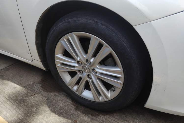 Used Lexus ES 2014 250 Elite Edition Right Front Wheel Hub