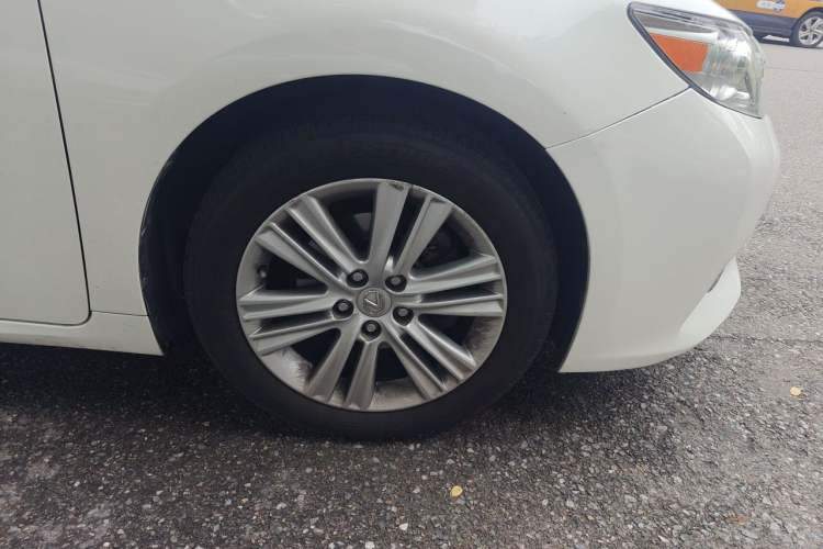 Used Lexus ES 2014 250 Elite Edition Right Front Wheel Hub