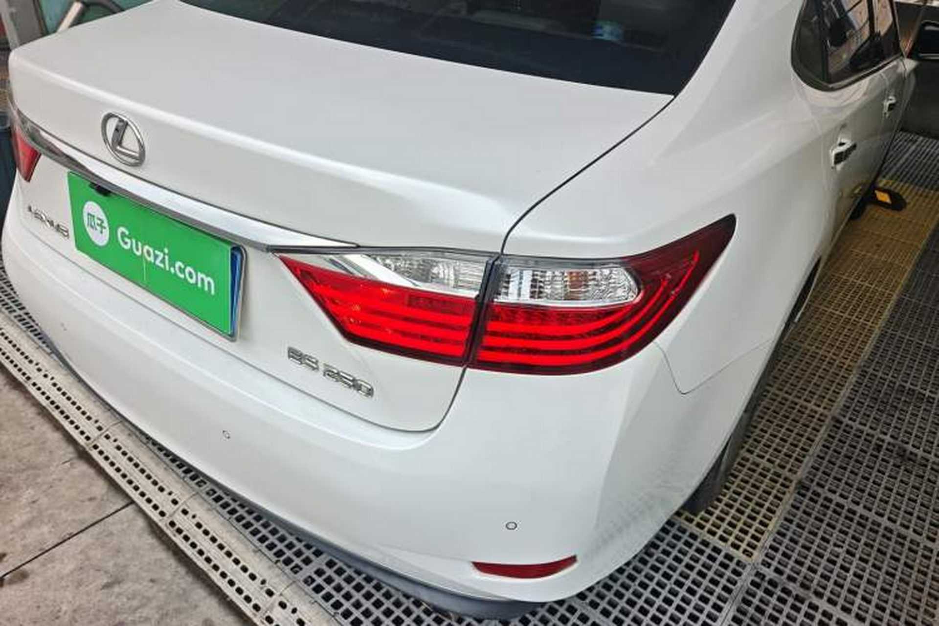 Used Lexus ES 2014 250 Elite Edition Right Rear Taillight