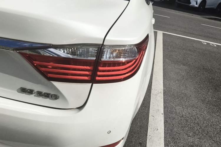 Used Lexus ES 2014 250 Elite Edition Right Rear Taillight