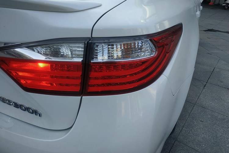 Used Lexus ES 2014 300h Elite Edition Right Rear Taillight