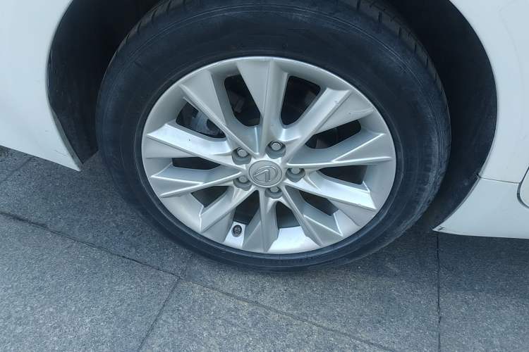 Used Lexus ES 2014 300h Elite Edition Right Rear Wheel Hub