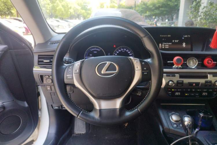 Used Lexus ES 2014 300h Elite Edition Steering Wheel