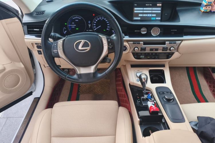 Used Lexus ES 2014 300h Elite Edition Steering Wheel
