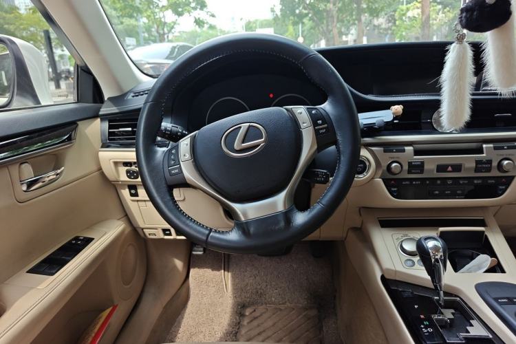 Used Lexus ES 2014 300h Comfort Edition Steering Wheel