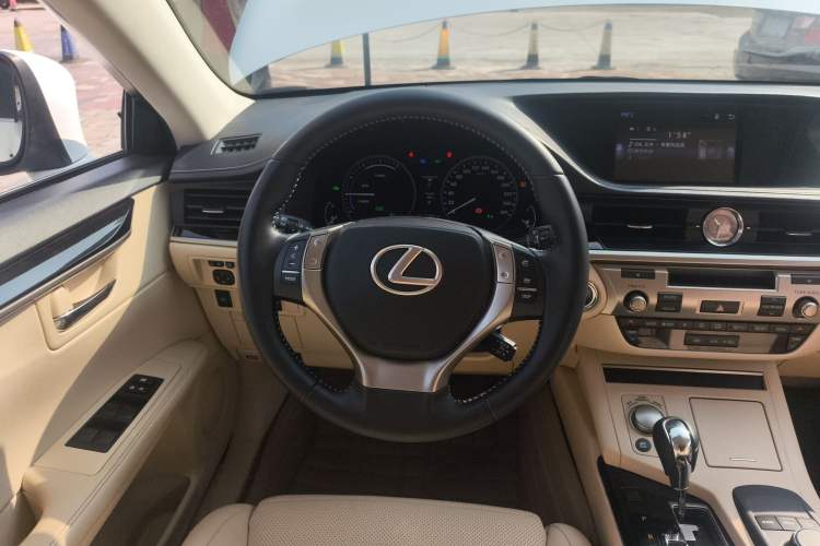 Used Lexus ES 2014 300h Elite Edition Steering Wheel