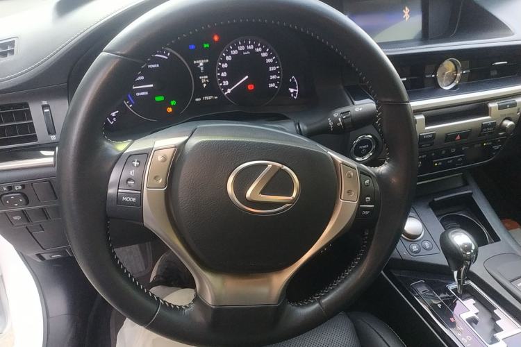 Used Lexus ES 2014 300h Elite Edition Steering Wheel