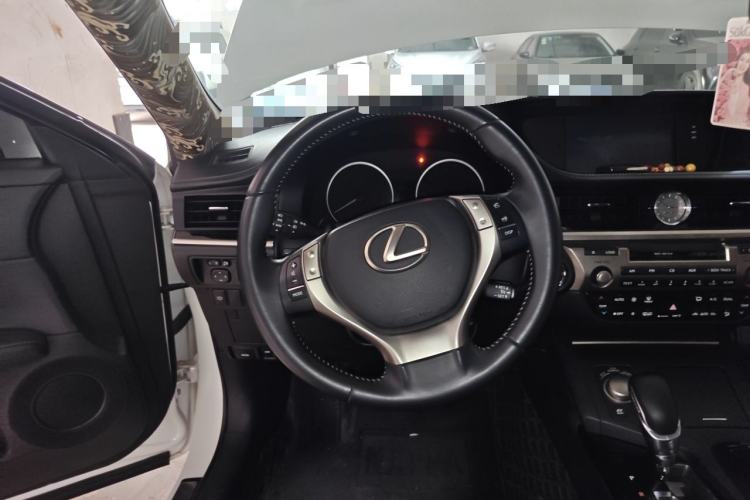 Used Lexus ES 2014 300h Elite Edition Steering Wheel