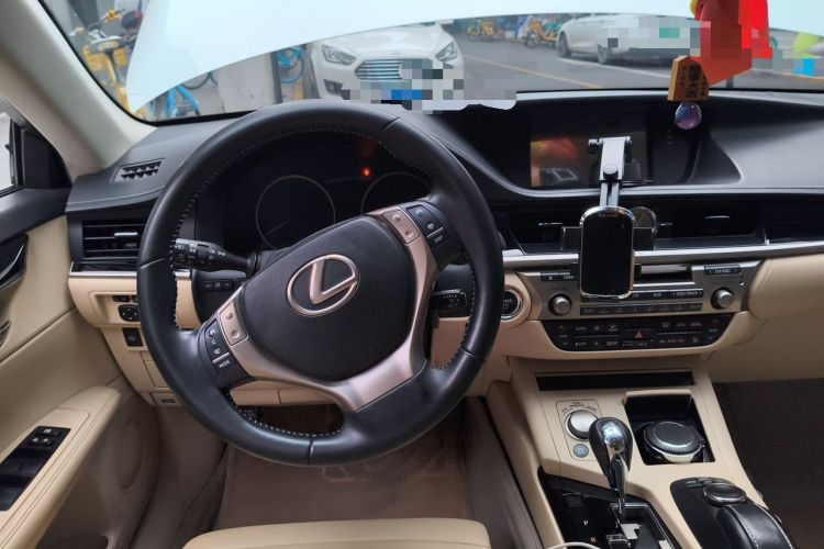 Used Lexus ES 2014 300h Elite Edition Steering Wheel