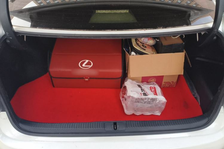 Used Lexus ES 2014 300h Elite Edition Trunk