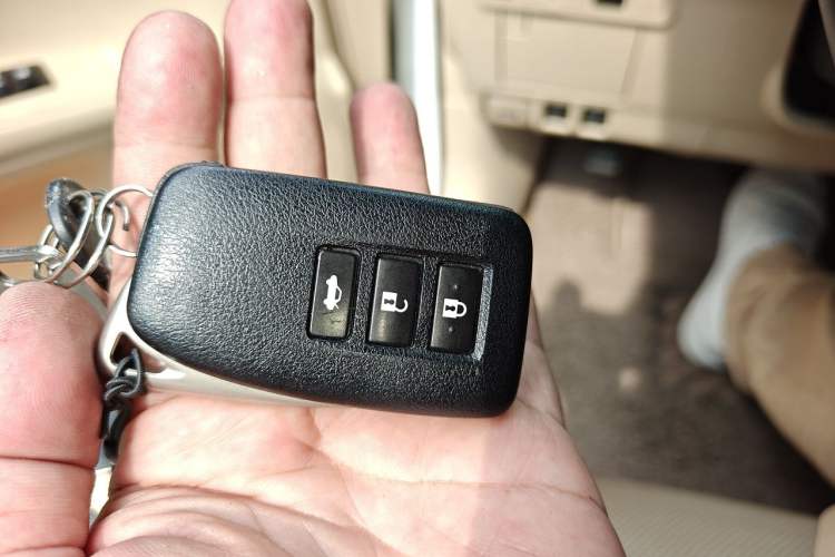 Used Lexus ES 2014 300h Comfort Edition Vehicle Key