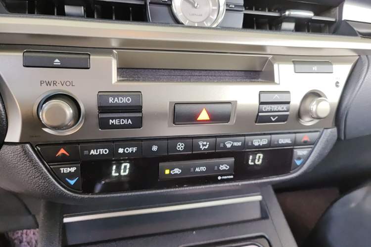 Used Lexus ES 2014 250 Elite Edition Audio And AC Panel