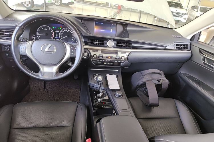 Used Lexus ES 2014 250 Elite Edition Center Console