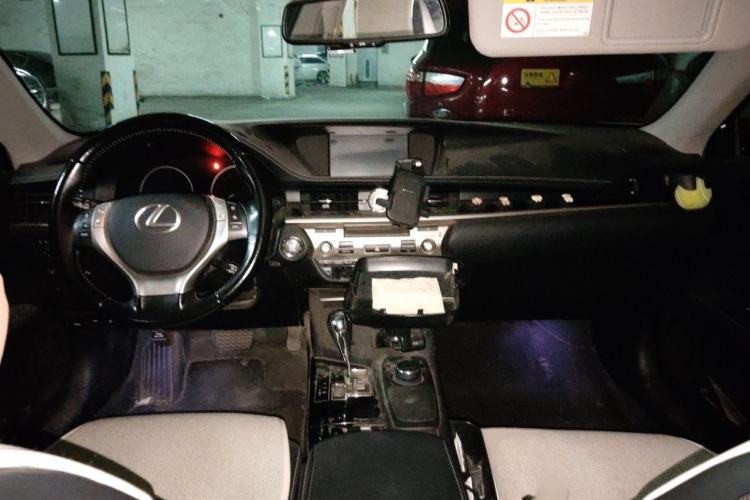 Used Lexus ES 2014 250 Elite Edition Center Console
