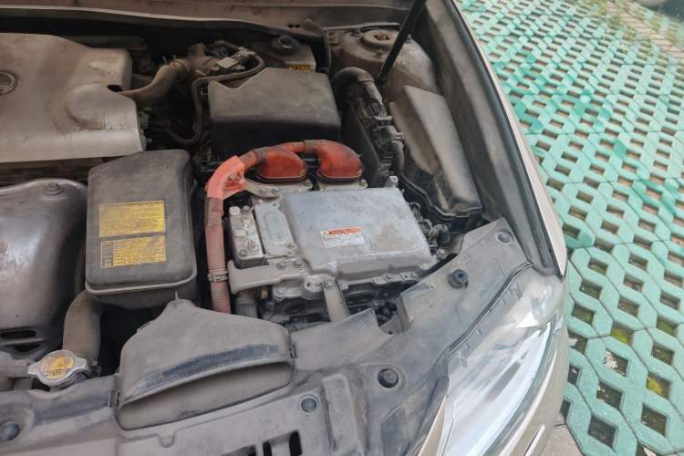 Used Lexus ES 2014 300h Elite Edition Engine Bay Left