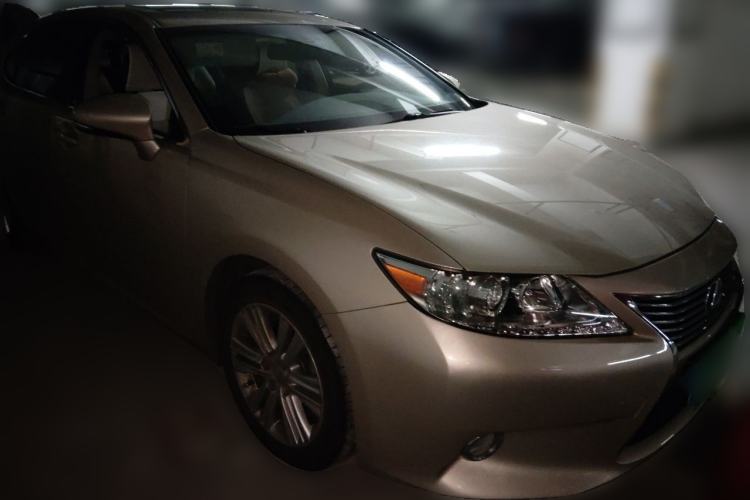 Used Lexus ES 2014 250 Elite Edition Front Right 45 Deg