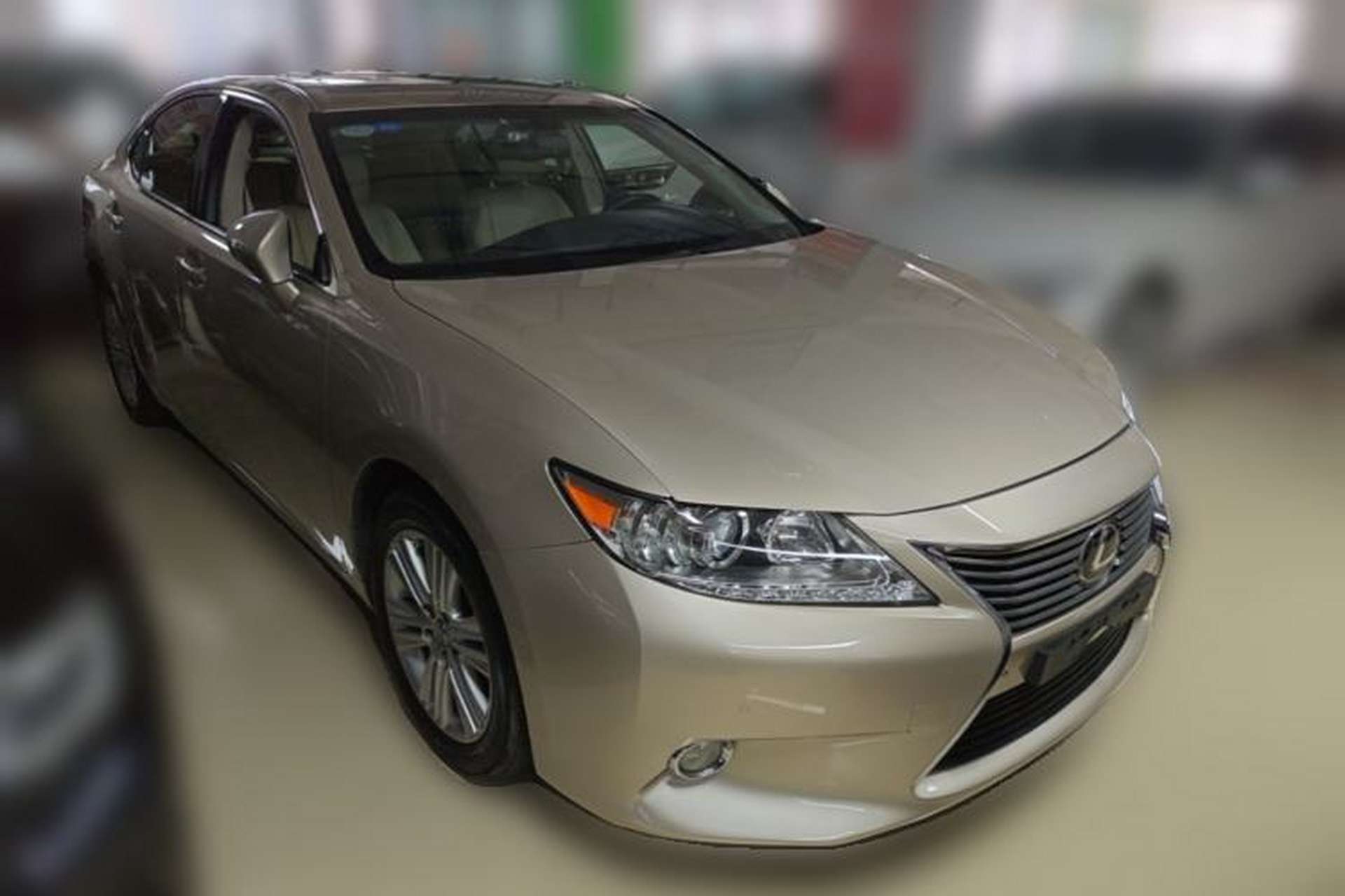 Used Lexus ES 2014 250 Elite Edition Front Right 45 Deg