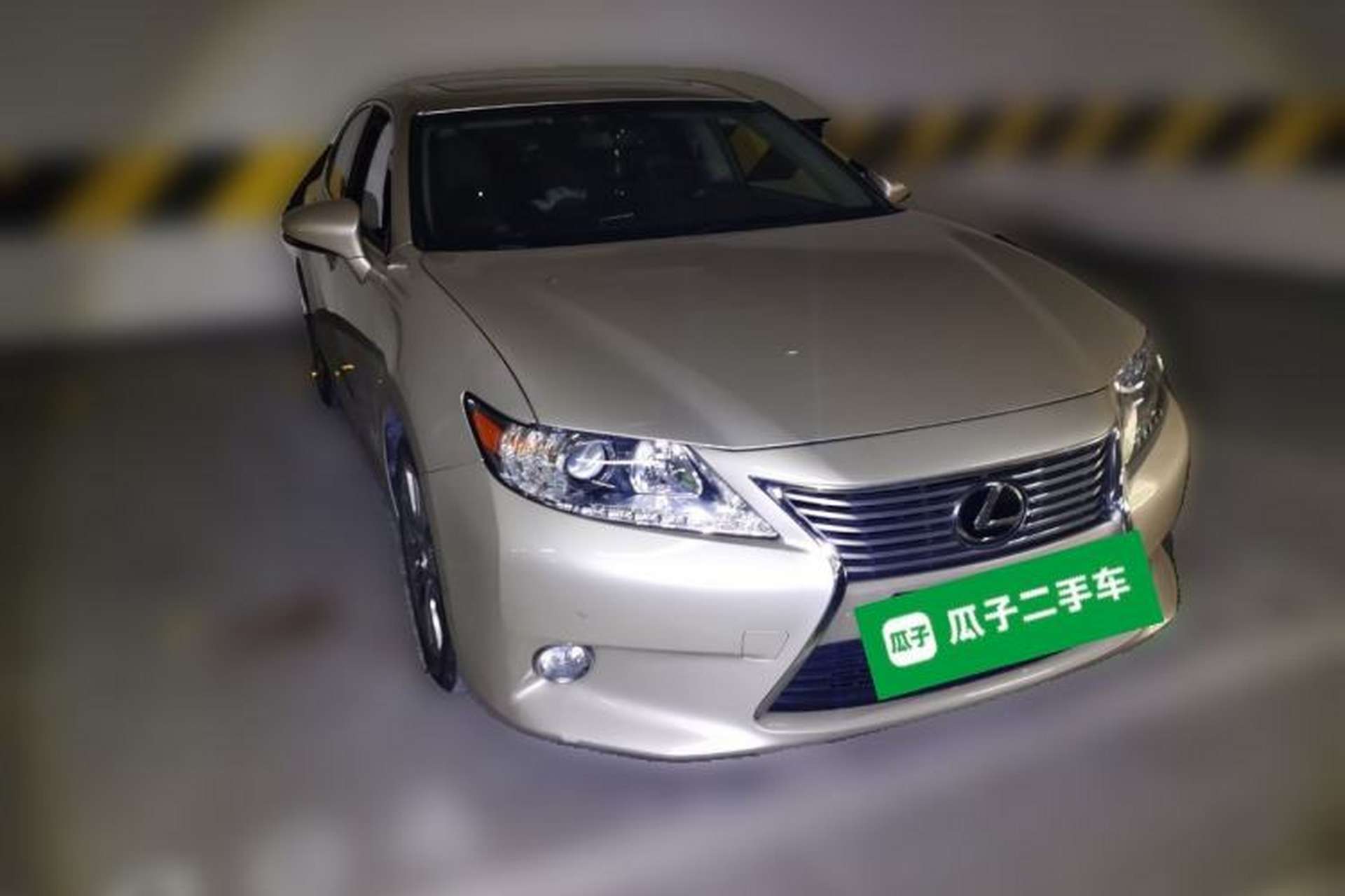 Used Lexus ES 2014 250 Elite Edition Front Right 45 Deg